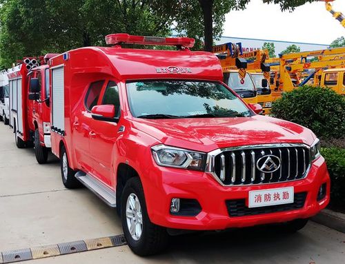 車上可配備通訊指揮設(shè)備,因此又叫做消防指揮車或巡邏消防車,我公司