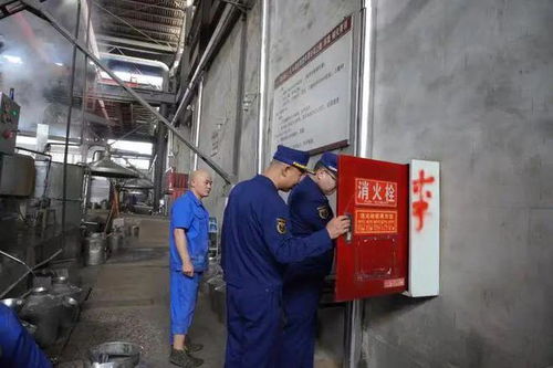 邛崍市消防救援大隊深入轄區酒企開展消防安全檢查
