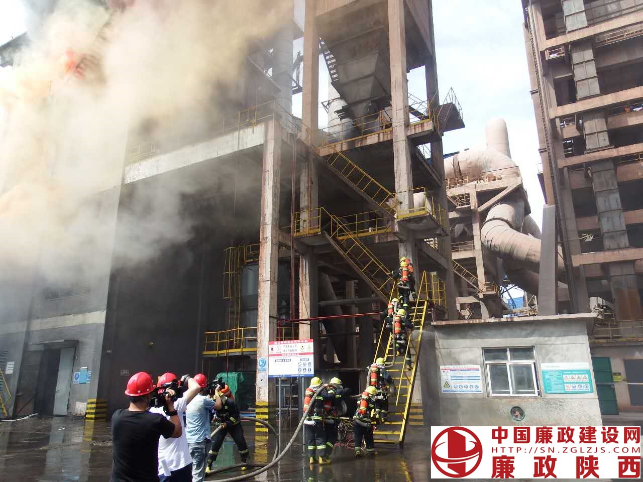扶風(fēng)縣開展冀東水泥廠大型救援演練