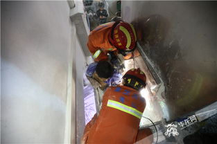 面粉廠工人腿部卷入攪拌機 消防及時救出并無生命危險