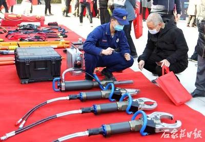 石市首家消防主題公園揭牌 眾多市民來“打卡”體驗消防文化
